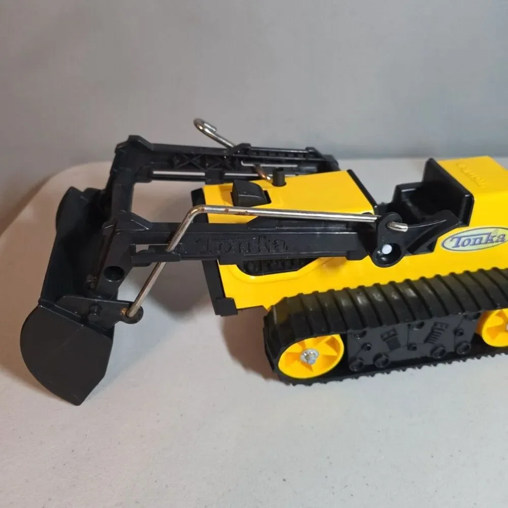 Tonka Front End Loader and Backhoe 17